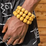 Bracelet en bois sacré