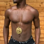 collier bronze africain « Main de Force » – Image 2