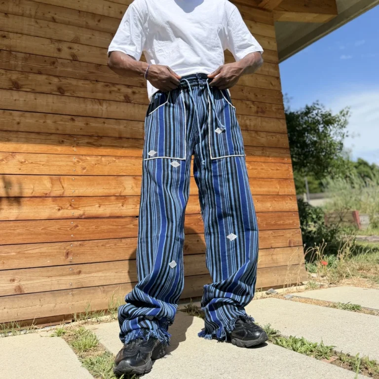 Pantalon Tô-Nô bleu roi rayé en coton tissé main du Burkina Faso, unisexe, vue 2
