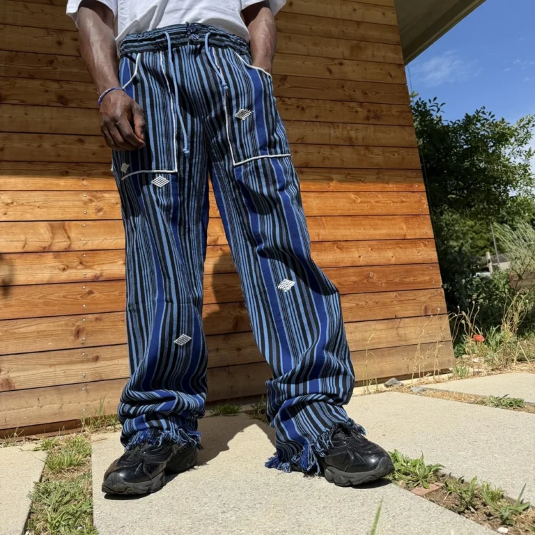 Pantalon Tô-Nô bleu roi rayé en coton tissé main du Burkina Faso, unisexe, vue 3