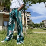 Pantalon Tô-Nô vert à carreaux en coton tissé main du Burkina Faso, unisexe, vue 2