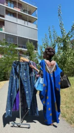 Robe Àkua boubou en bogolan bleu à cercles ocre