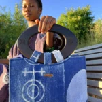 Sac Aabò cabas en bogolan bleu à symboles, anses en bois