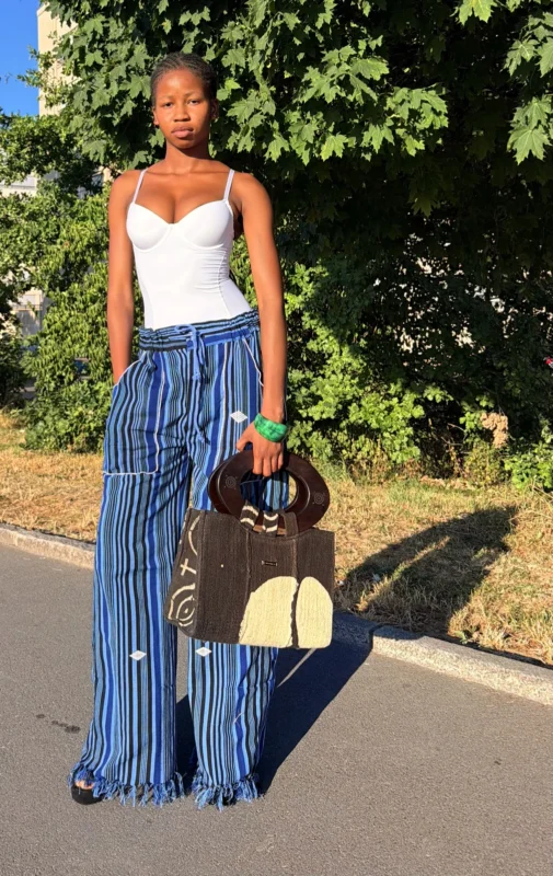 Sac Aabò cabas en bogolan noir et beige, anses en bois