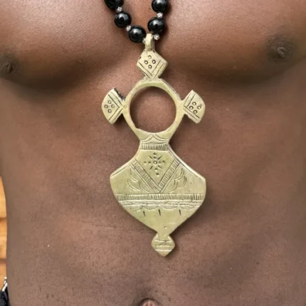 Pendentif croix d'Agadez gravée pleine en argent, collier touareg AKU Creation