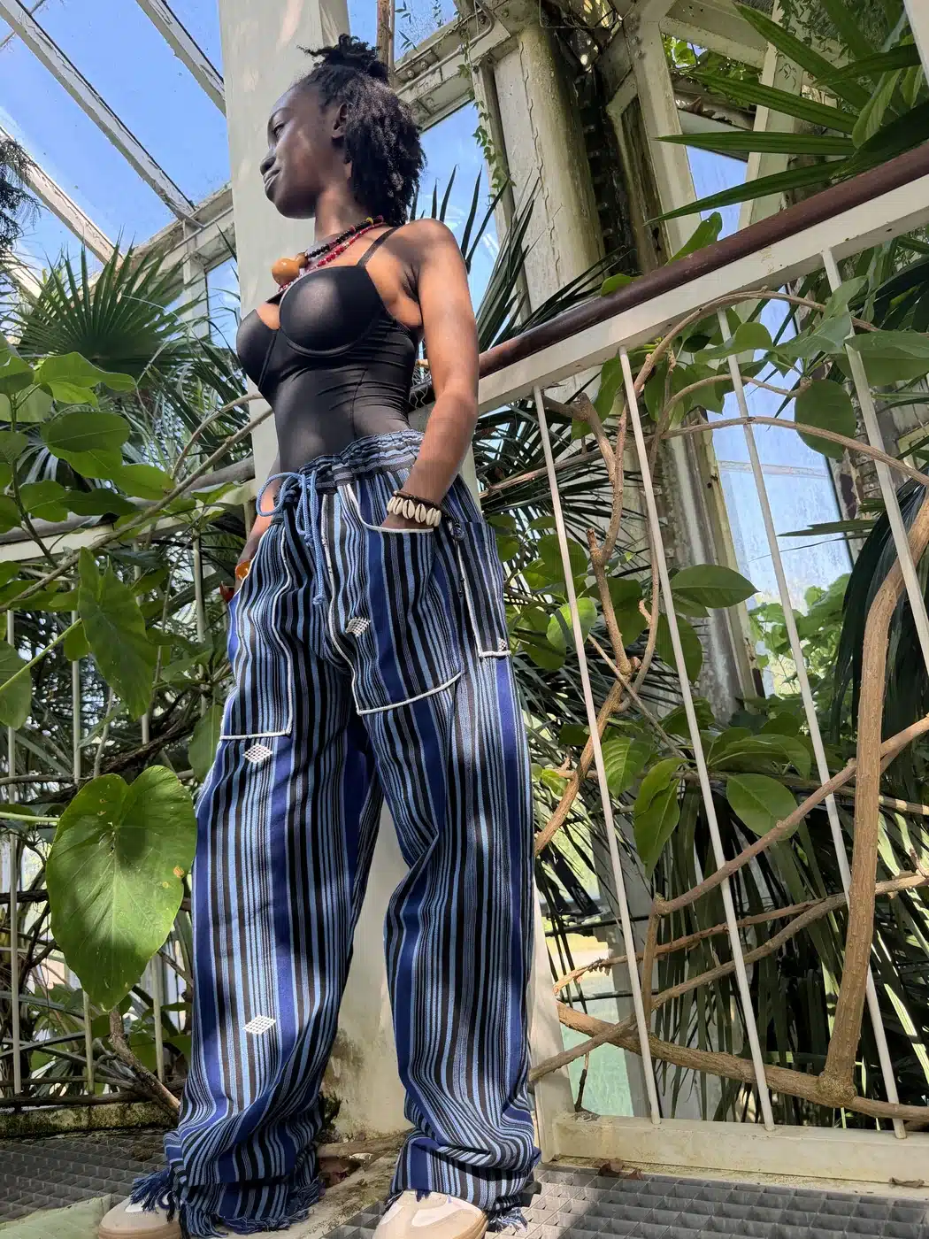 Pantalon Tô-Nô unisexe bleu marine à rayures, coupe ample