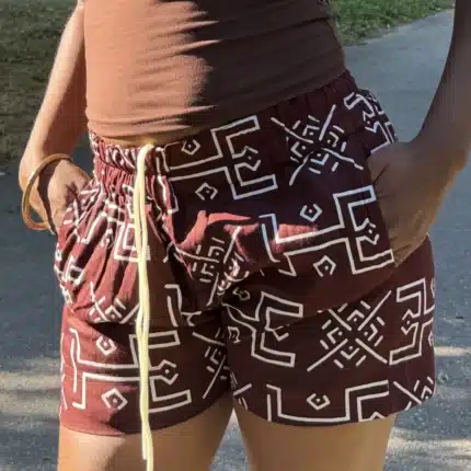 Short d'été unisexe en coton marron à motifs blancs peints à la main