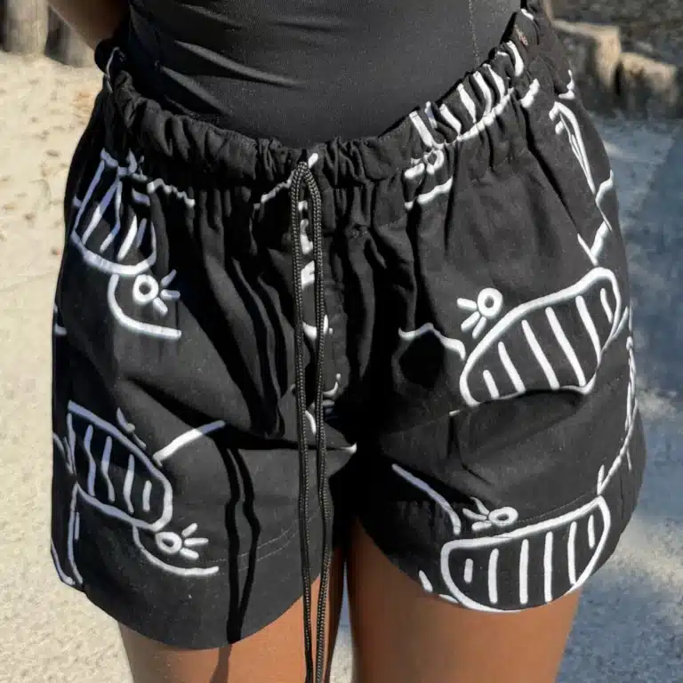 Short d'été unisexe en coton noir à motifs blancs peints à la main